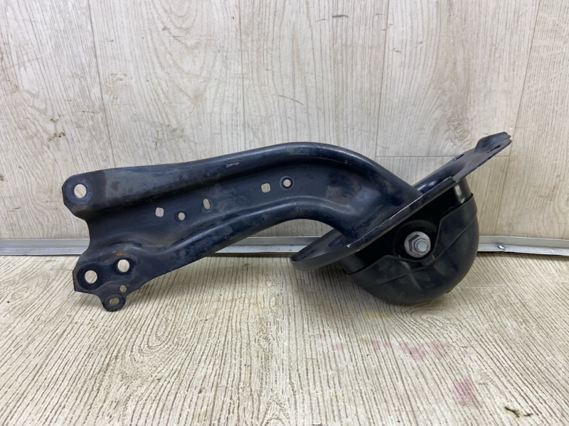 Рычаг задней подвески продольный левый PRIUS 16- 2016 1.8 2ZRFXE Рычаг задней подвески продольный левый PRIUS 16- 2016 1.8 2ZRFXE