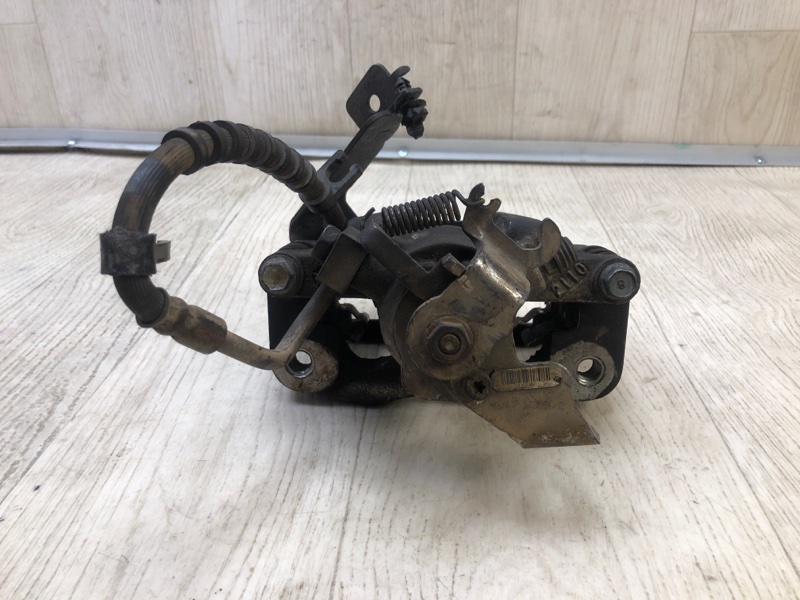 Суппорт тормозной задний левый DODGE GRAND CARAVAN 08-