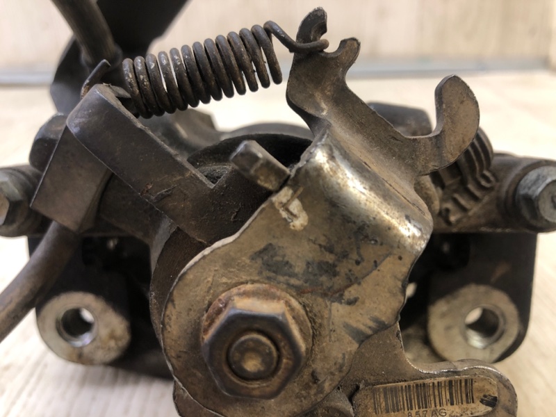 Суппорт тормозной задний левый GRAND CARAVAN 08-