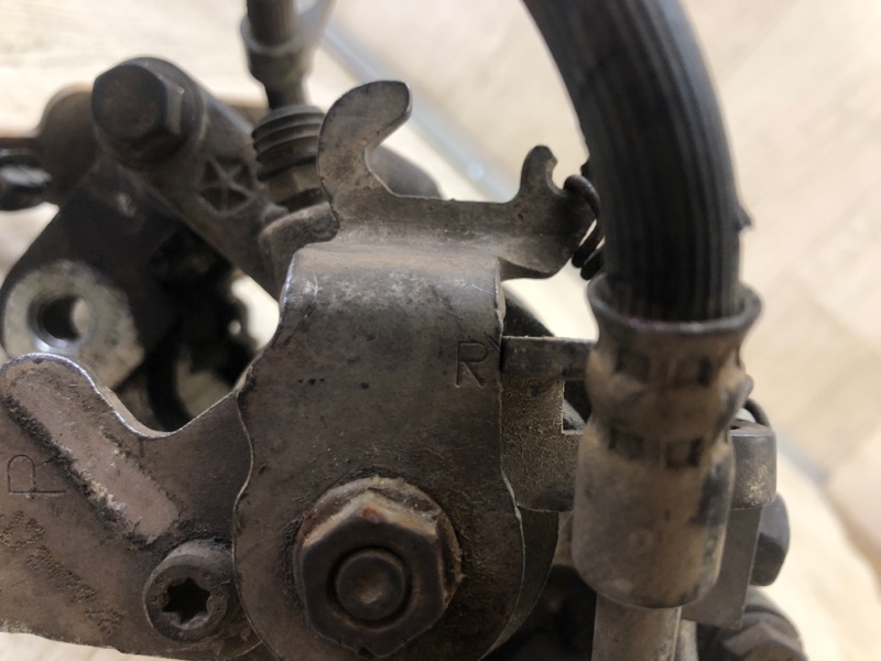 Суппорт тормозной задний правый GRAND CARAVAN 08- Суппорт тормозной задний правый GRAND CARAVAN 08-