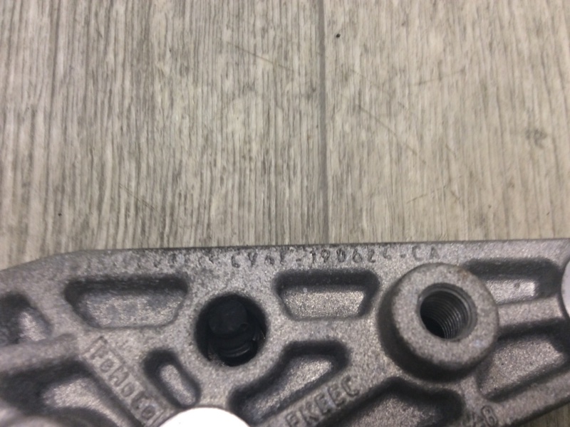 Кронштейн компрессора кондиционера FORD FUSION 14- SEDAN C20HDTX