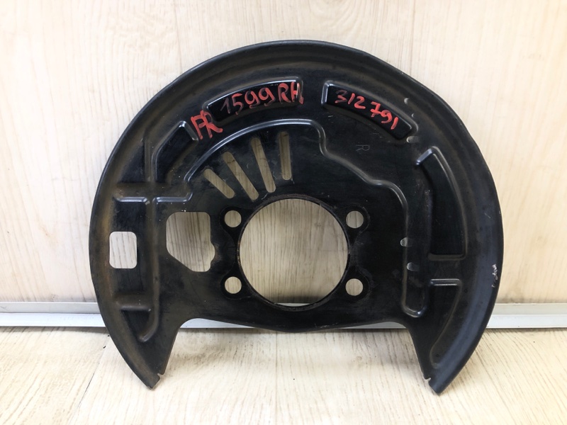 Запчасть защита тормозного диска передняя правая NISSAN SENTRA B17 12-21 2015 B17 1.8 MRA8DE 411513RJ0B Б/У Защита тормозного диска передняя правая NISSAN SENTRA B17 12-21 2015 B17 1.8 MRA8DE 411513RJ0B Б/У