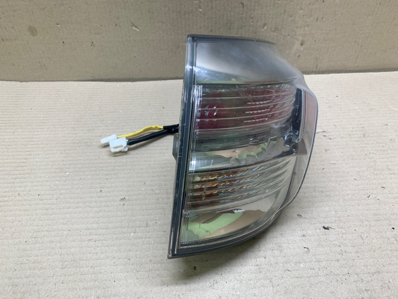 Фонарь наружный правый RX350/450 09-15 2011 3.5 2GR-FE