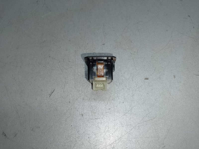 Кнопка регулировки сиденья задняя левая GL-CLASS X164 06-12 2011 M273923 4.7L Кнопка регулировки сиденья задняя левая GL-CLASS X164 06-12 2011 M273923 4.7L