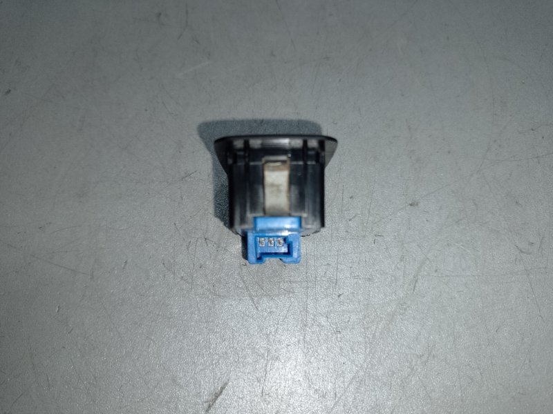 Кнопка регулировки сиденья задняя правая GL-CLASS X164 06-12 2011 M273923 4.7L Кнопка регулировки сиденья задняя правая GL-CLASS X164 06-12 2011 M273923 4.7L