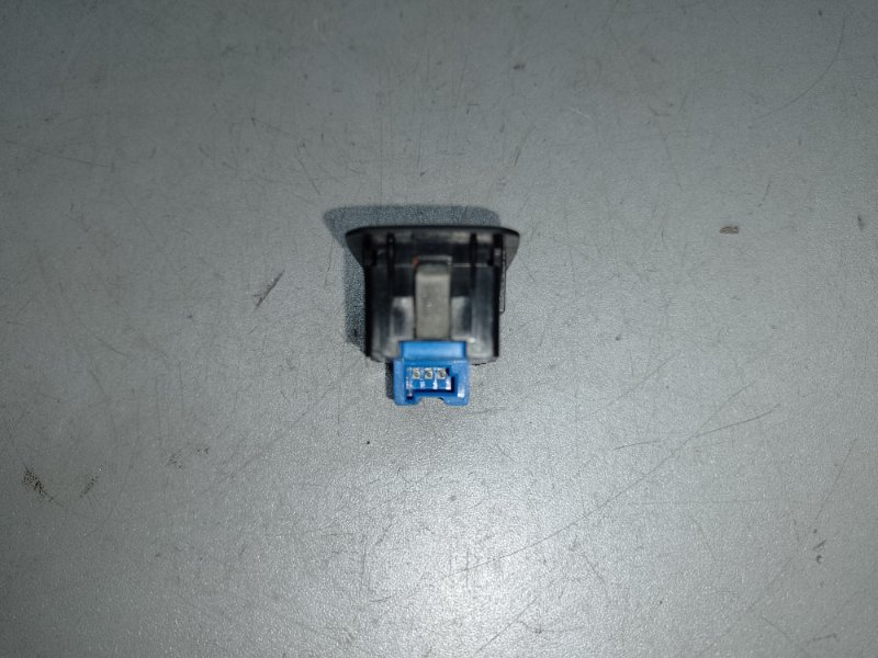 Кнопка регулировки сиденья задняя правая GL-CLASS X164 06-12 2011 M273923 4.7L Кнопка регулировки сиденья задняя правая GL-CLASS X164 06-12 2011 M273923 4.7L