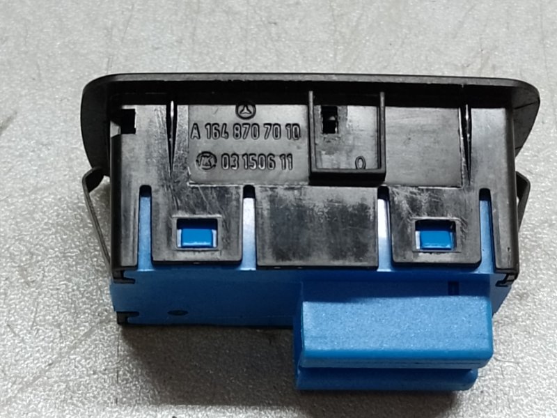 Кнопка регулировки сиденья задняя правая MERCEDES GL-CLASS X164 06-12 M273923 4.7L Кнопка регулировки сиденья задняя правая MERCEDES GL-CLASS X164 06-12 M273923 4.7L