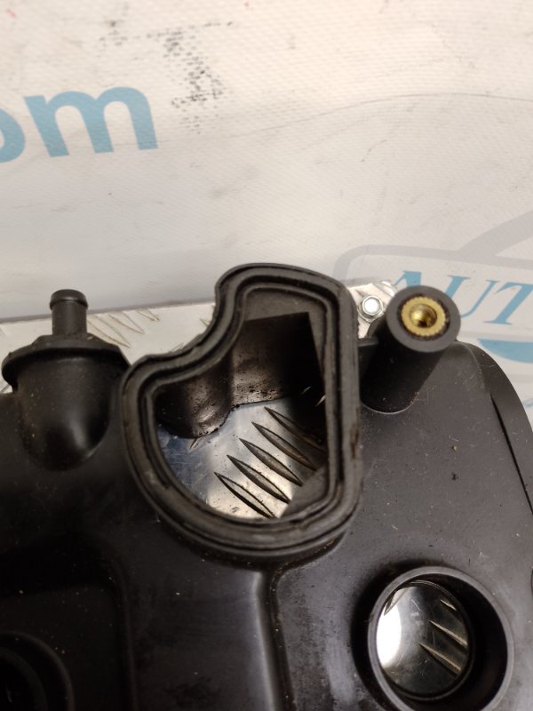 Крышка клапанная правая QX56 / TITAN / ARMADA 04-16