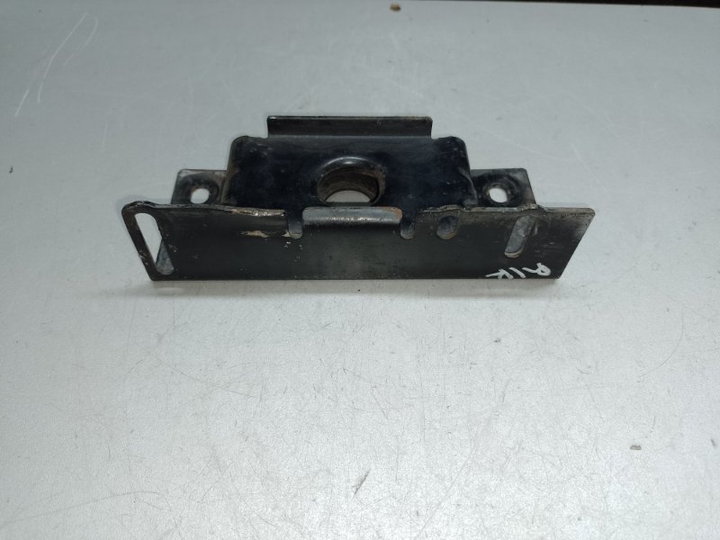 Кронштейн подножки задний правый MERCEDES GL-CLASS X164 06-12 M273923 4.7L