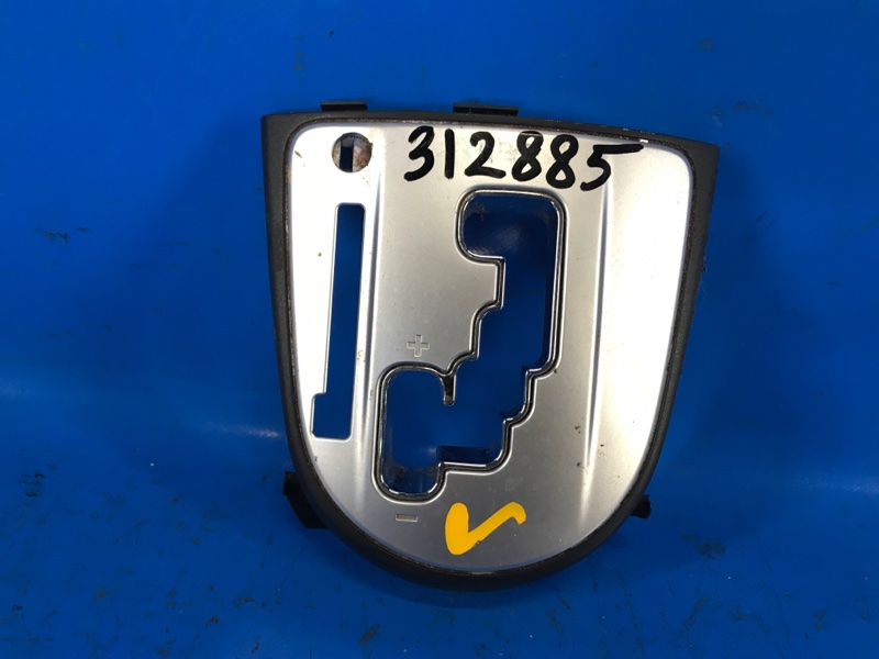 Накладка в салоне MITSUBISHI OUTLANDER XL 05-13 2011 2.4 4B12 2420A008XA Б/У