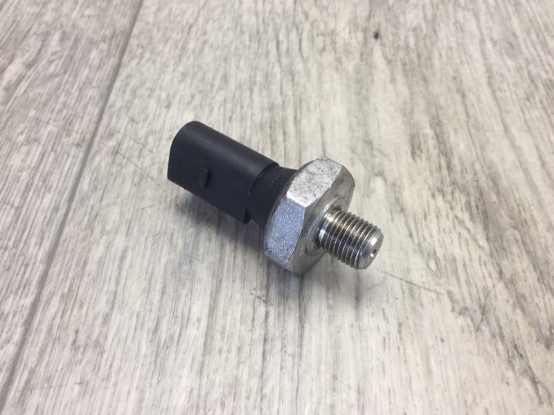 Датчик давления масла ДВС VOLKSWAGEN TIGUAN 08-17 2011 5N 2.0 CCTA 06A919081J Б/У