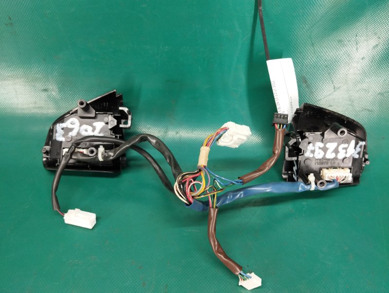 Кнопки на руль MAZDA 3 BL 09-13 2.0 LF Кнопки на руль MAZDA 3 BL 09-13 2.0 LF