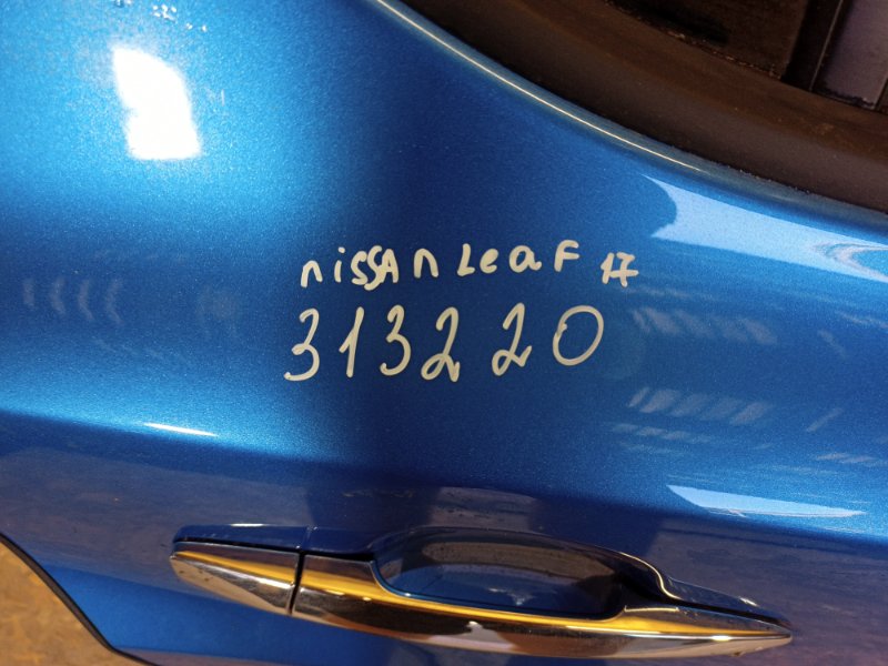 Дверь задняя правая LEAF 18-