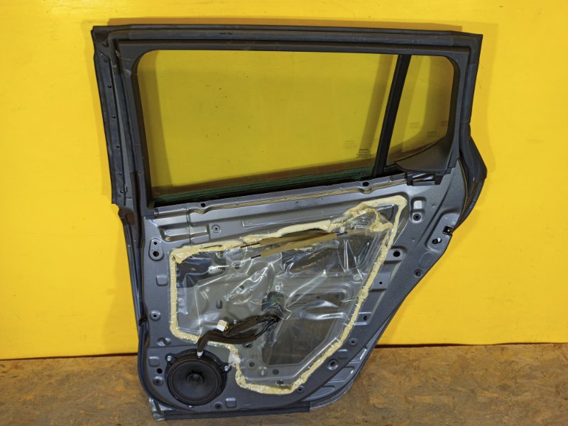 Дверь задняя правая LEAF 18-