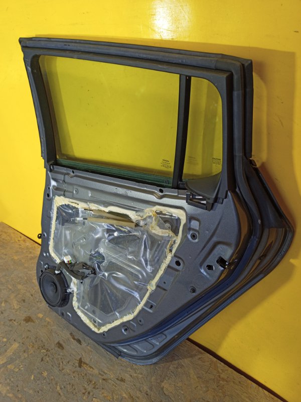 Дверь задняя правая LEAF 18-