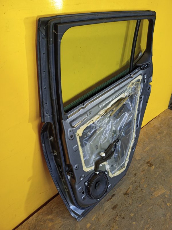 Дверь задняя правая LEAF 18-