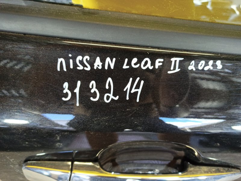 Дверь передняя правая LEAF 18-