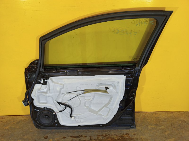 Дверь передняя правая LEAF 18-