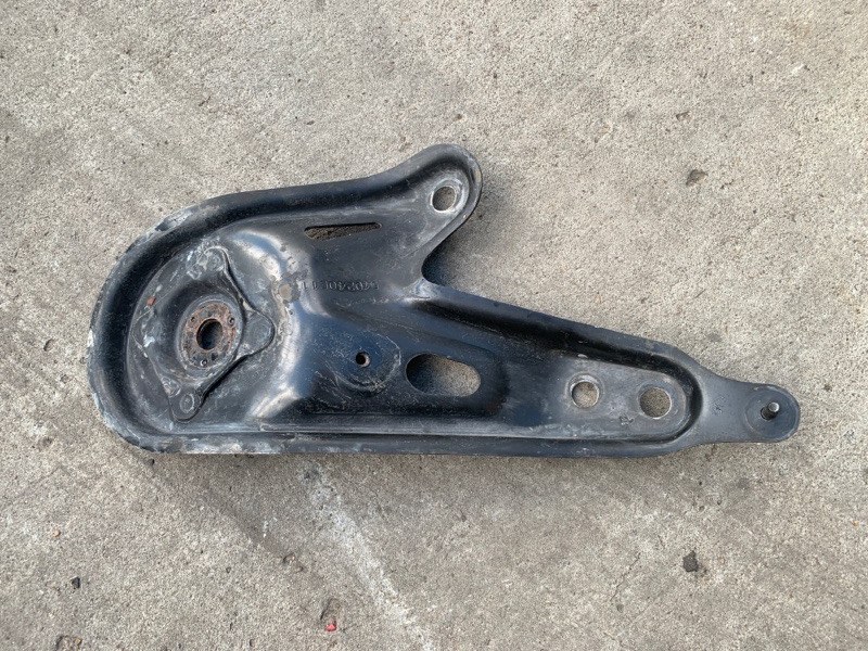 Крепление балки подвески переднее левое RX350/450 09-15 2011 3.5 2GR-FE