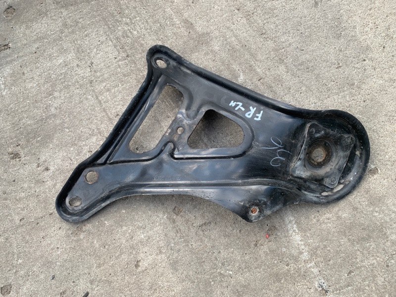 Крепление балки подвески переднее левое LEXUS RX350/450 09-15 3.5 2GR-FE