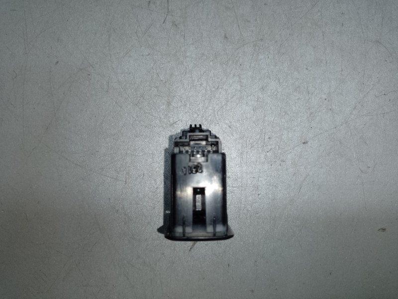 Кнопка открывания багажника внутренняя GL-CLASS X164 06-12 2011 M273923 4.7L