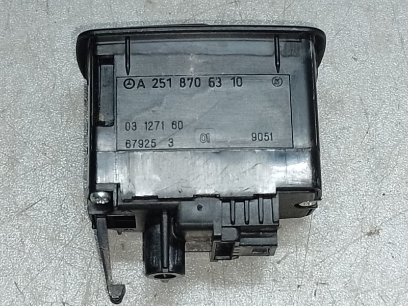 Кнопка открывания багажника внутренняя MERCEDES GL-CLASS X164 06-12 M273923 4.7L