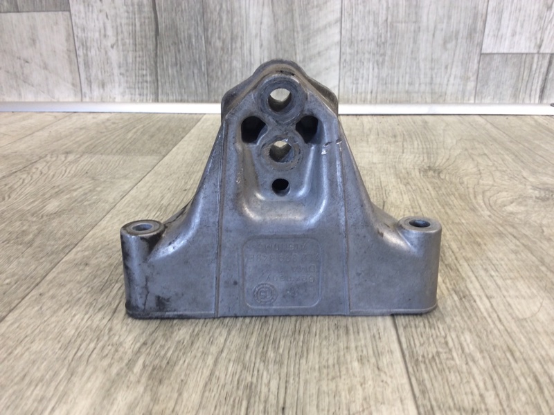 Кронштейн CAYENNE 02-07 2006 955 4.5i M48 Кронштейн CAYENNE 02-07 2006 955 4.5i M48