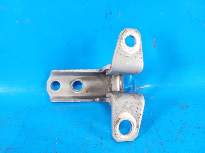 Петля двери нижняя передняя левая OUTLANDER XL 05-13 2011 2.4 4B12