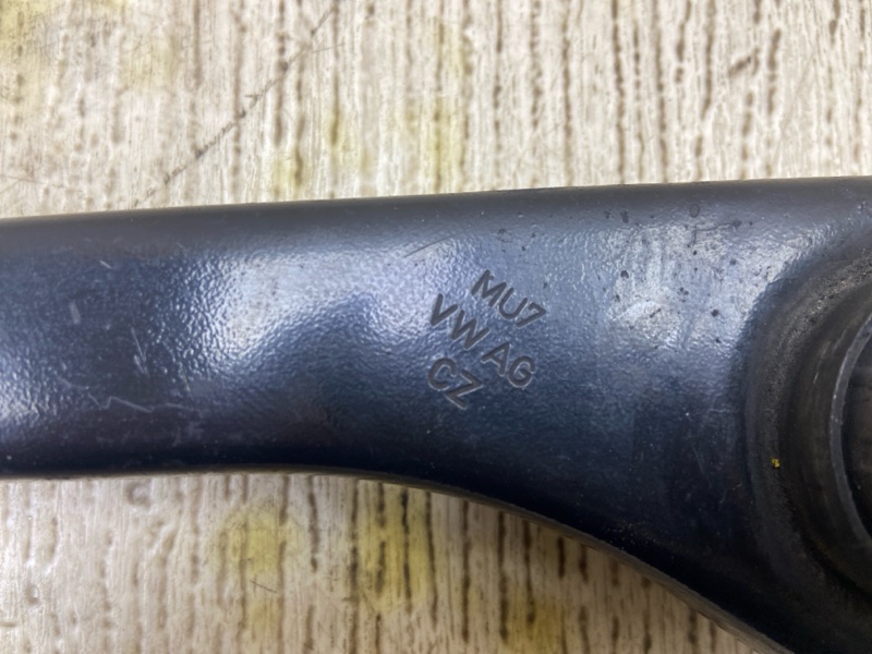 Рычаг задней подвески поперечный нижний правый TIGUAN 08-17 2011 5N 2.0 CCTA