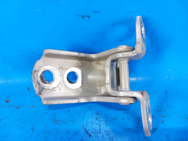 Петля двери нижняя передняя правая SENTRA B17 12-21 2015 B17 1.8 MRA8DE