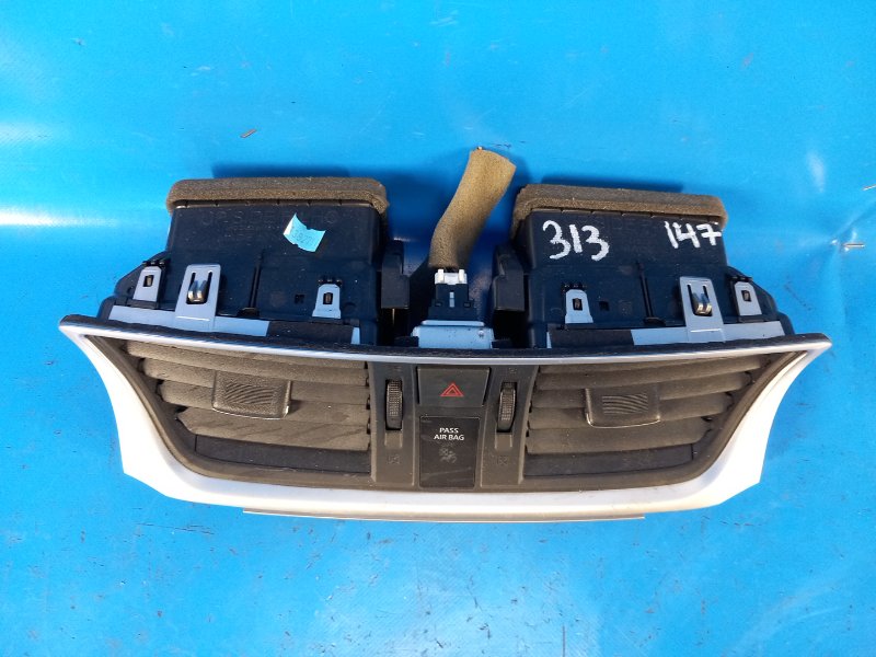 Дефлектор воздушный SENTRA B17 12-21 2015 B17 1.8 MRA8DE