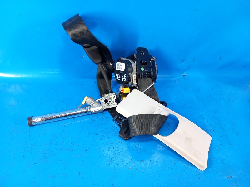 Ремень безопасности передний правый FORD FOCUS 10-18 2015 2.0 C20HDEX DM5Z-54611B08-DB Б/У