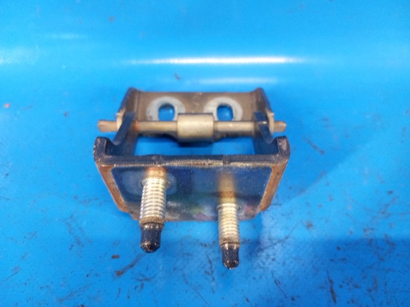 Петля крышки багажника левая FORD FOCUS 10-18 2015 2.0 C20HDEX CP9Z-5842901-A Б/У