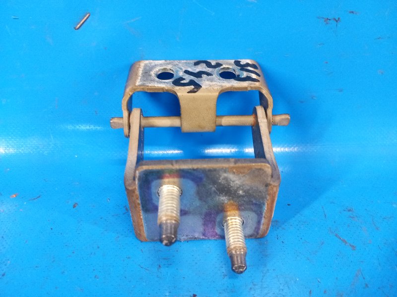 Петля крышки багажника левая FOCUS 10-18 2015 2.0 C20HDEX