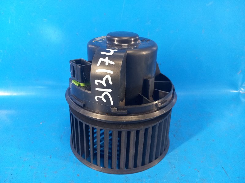 Моторчик печки FORD FOCUS 10-18 2015 2.0 C20HDEX DV6N18456AA Б/У