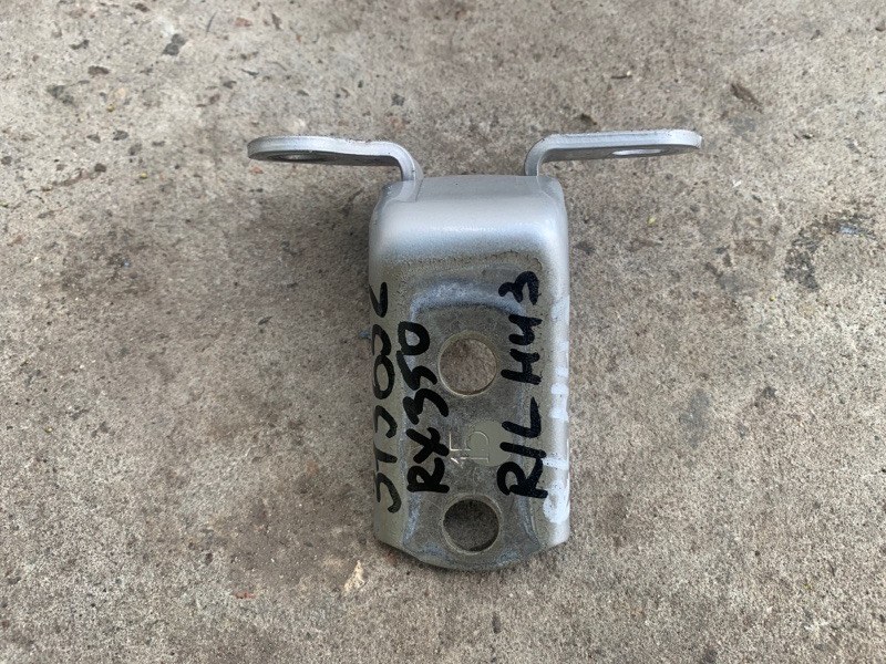 Петля двери нижняя задняя левая LEXUS RX350/450 09-15 2011 3.5 2GR-FE 68780-02050 Б/У