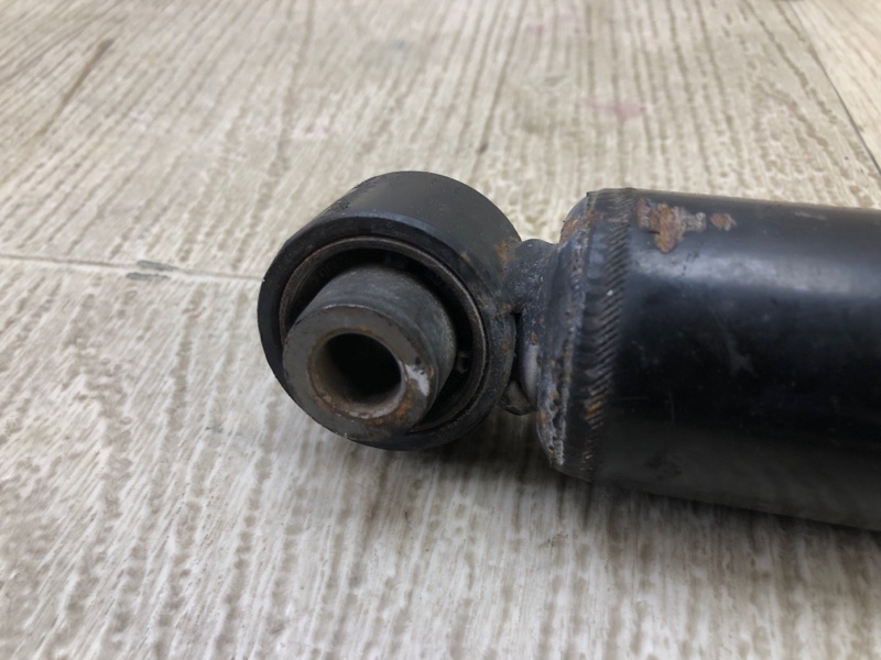 Амортизатор задний QASHQAI/ROGUE SPORT 14- 2020 J11 2.0L MR20DD