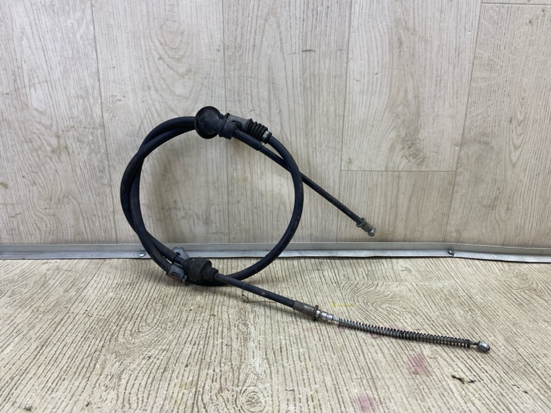 Трос стояночного тормоза правый MITSUBISHI OUTLANDER XL 05-13 2007 2.4 4B12 4820A026 Б/У