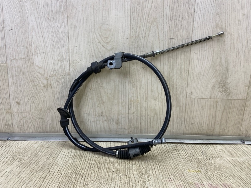 Трос стояночного тормоза левый MITSUBISHI OUTLANDER XL 05-13 2007 2.4 4B12 4820A025 Б/У