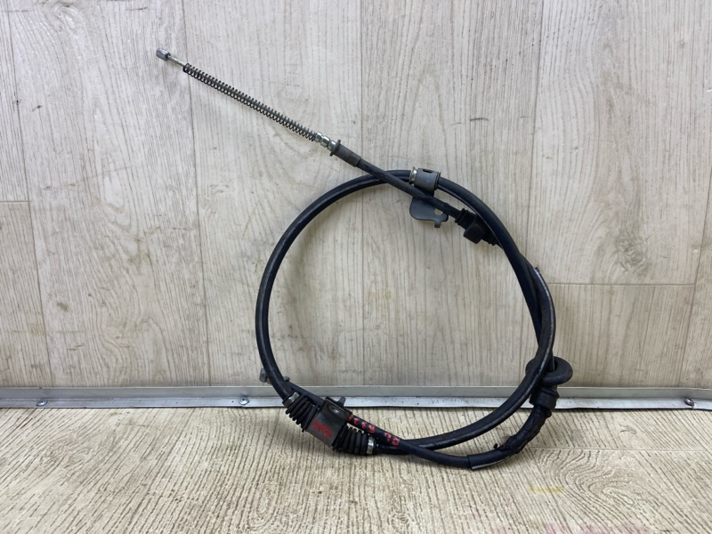 Трос стояночного тормоза левый OUTLANDER XL 05-13 2007 2.4 4B12