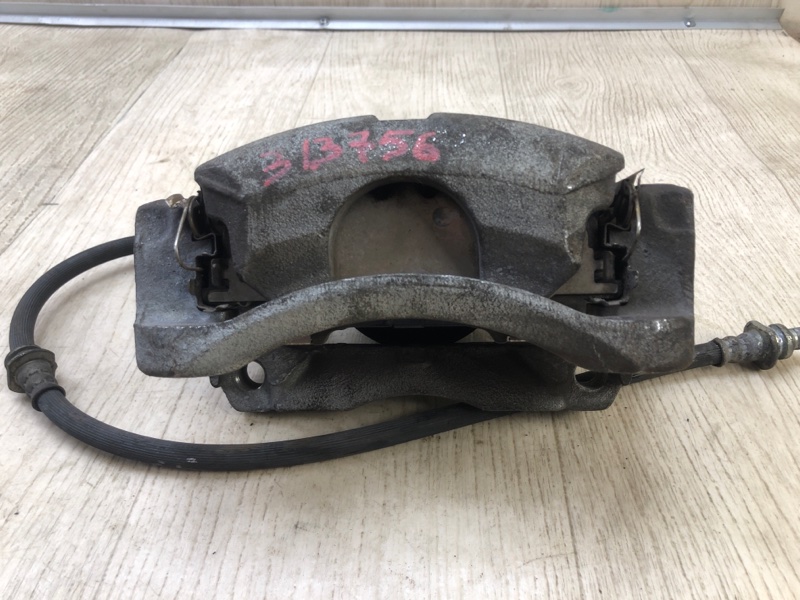 Суппорт тормозной передний правый QASHQAI/ROGUE SPORT 14- 2020 J11 2.0L MR20DD