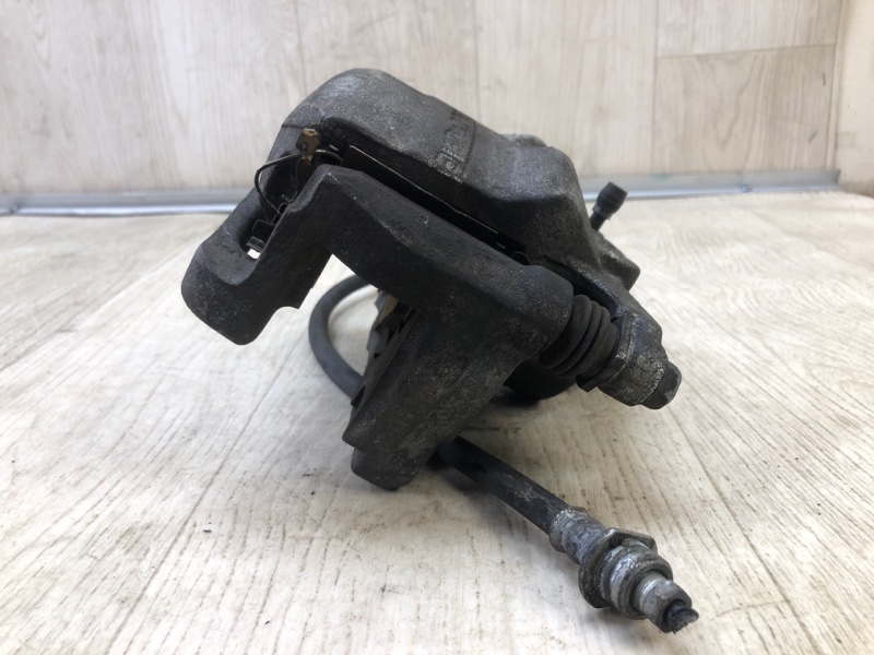 Суппорт тормозной передний правый NISSAN QASHQAI/ROGUE SPORT 14- J11 2.0L MR20DD