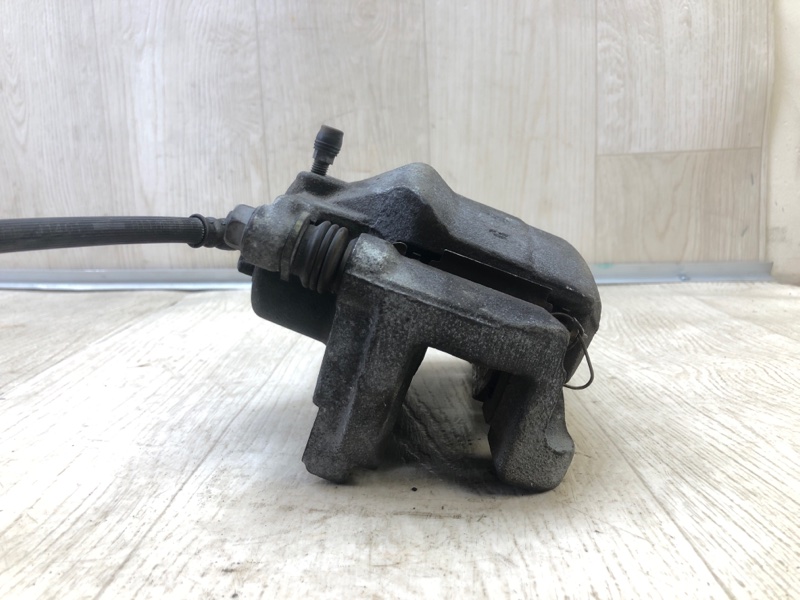 Суппорт тормозной передний правый QASHQAI/ROGUE SPORT 14- 2020 J11 2.0L MR20DD