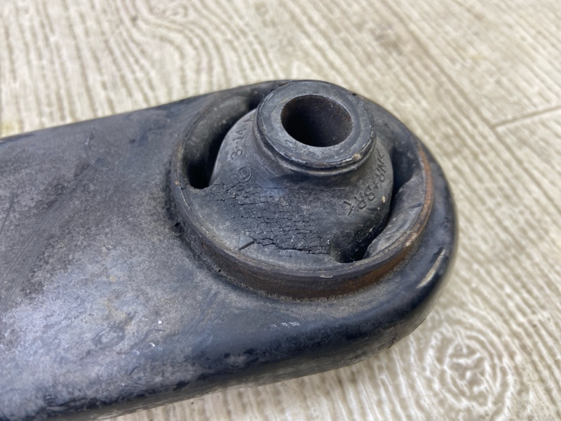 Рычаг передней подвески нижний правый MITSUBISHI OUTLANDER XL 05-13 2.4 4B12