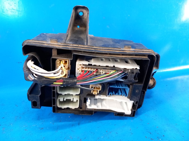 Блок предохранителей моторный отсек TUNDRA 07-13 2008 4.0 1GRFE Блок предохранителей моторный отсек TUNDRA 07-13 2008 4.0 1GRFE