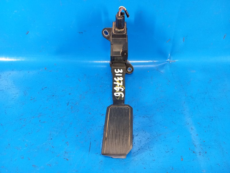 Запчасть педаль газа TOYOTA TUNDRA 07-13 2008 4.0 1GRFE 781100C011 Б/У Педаль газа TOYOTA TUNDRA 07-13 2008 4.0 1GRFE 781100C011 Б/У