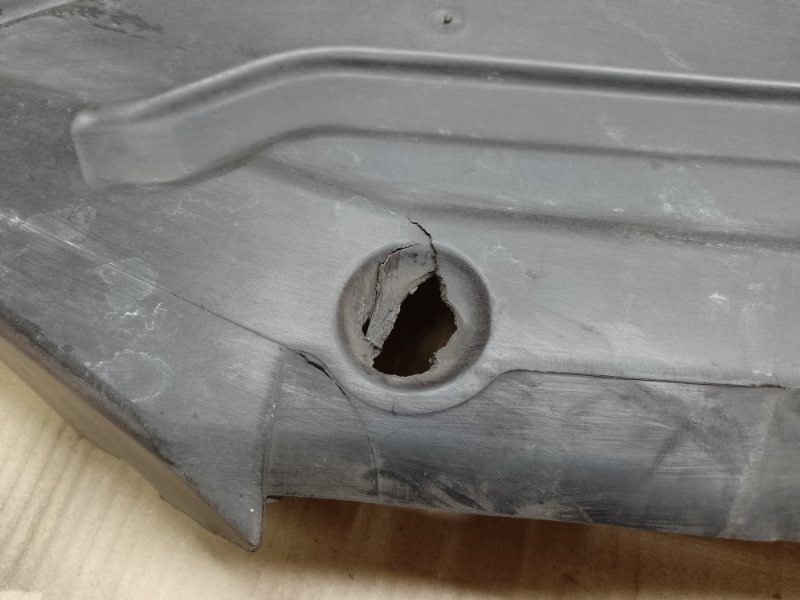 Защита днища задняя правая GL-CLASS X164 06-12 2011 M273923 4.7L