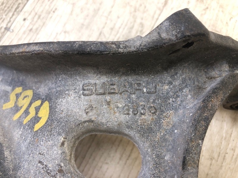 Рычаг задней подвески поперечный верхний правый LEGACY 09-15 BM 2012 SEDAN 3.6 EZ36