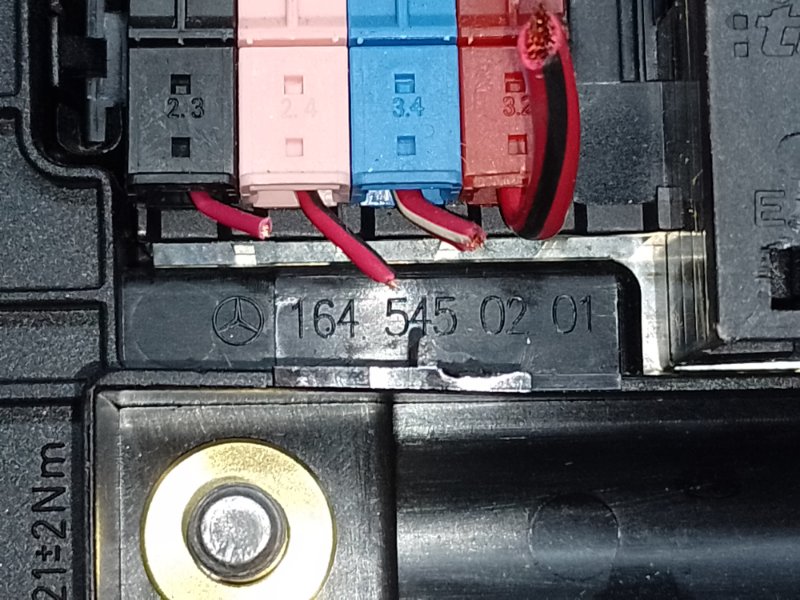 Блок предохранителей моторный отсек GL-CLASS X164 06-12 2011 M273923 4.7L