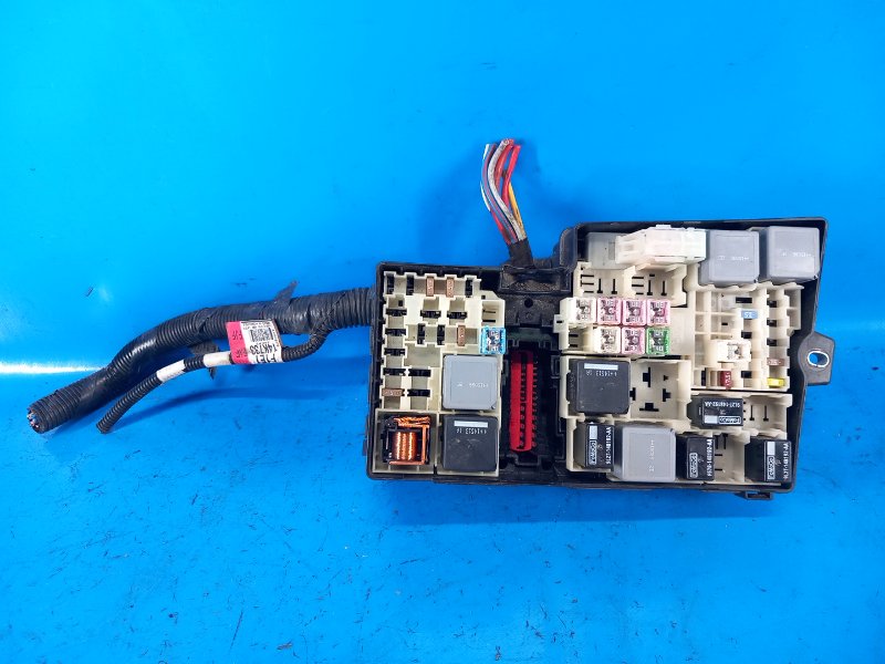 Блок предохранителей моторный отсек FORD FOCUS 10-18 2015 2.0 C20HDEX AV6T14A067AD Б/У